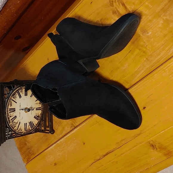 🍁American Eagle Women's Black Ankle  Chelsea Boot - Picture 2 of 8